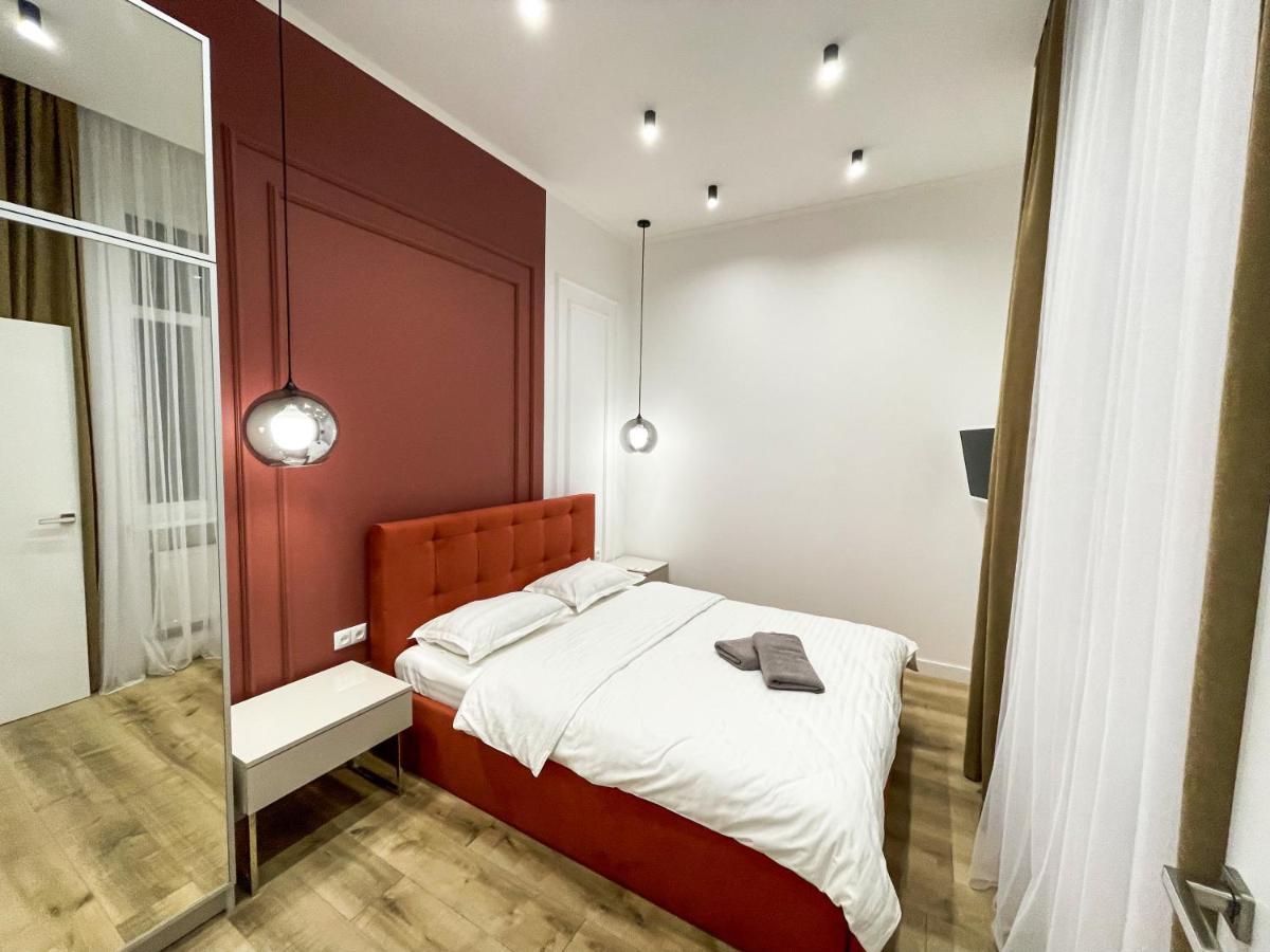 з двома спальнями! центр! Apartment *