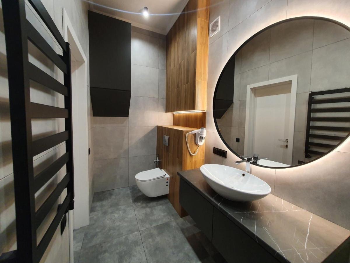 з двома спальнями! центр! Apartment *